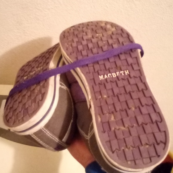 COMFORTABLE SHOES - Picture 2 of 4